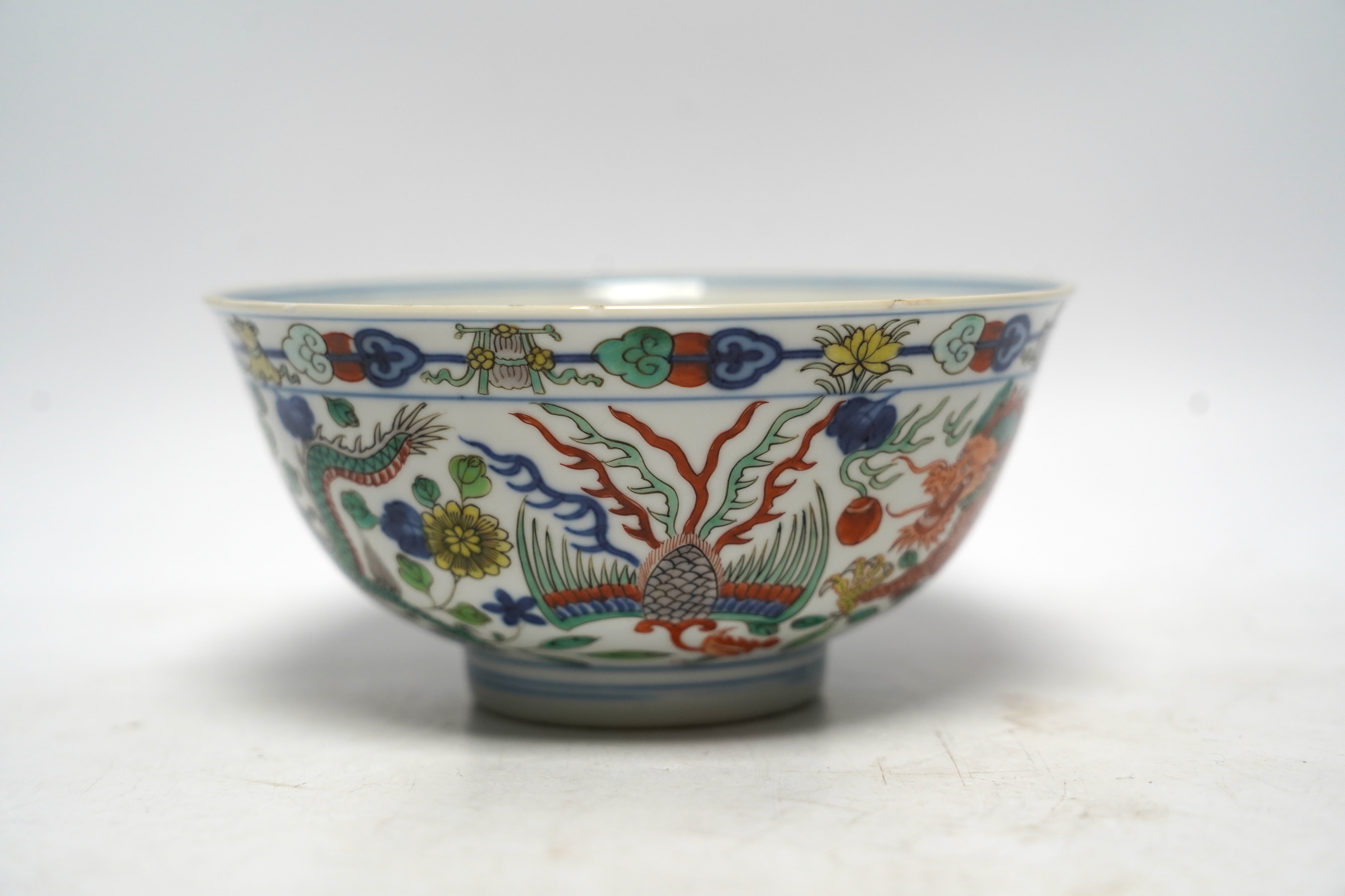 A Chinese wucai ‘dragon and phoenix’ bowl, early 20th century, diameter 15cm